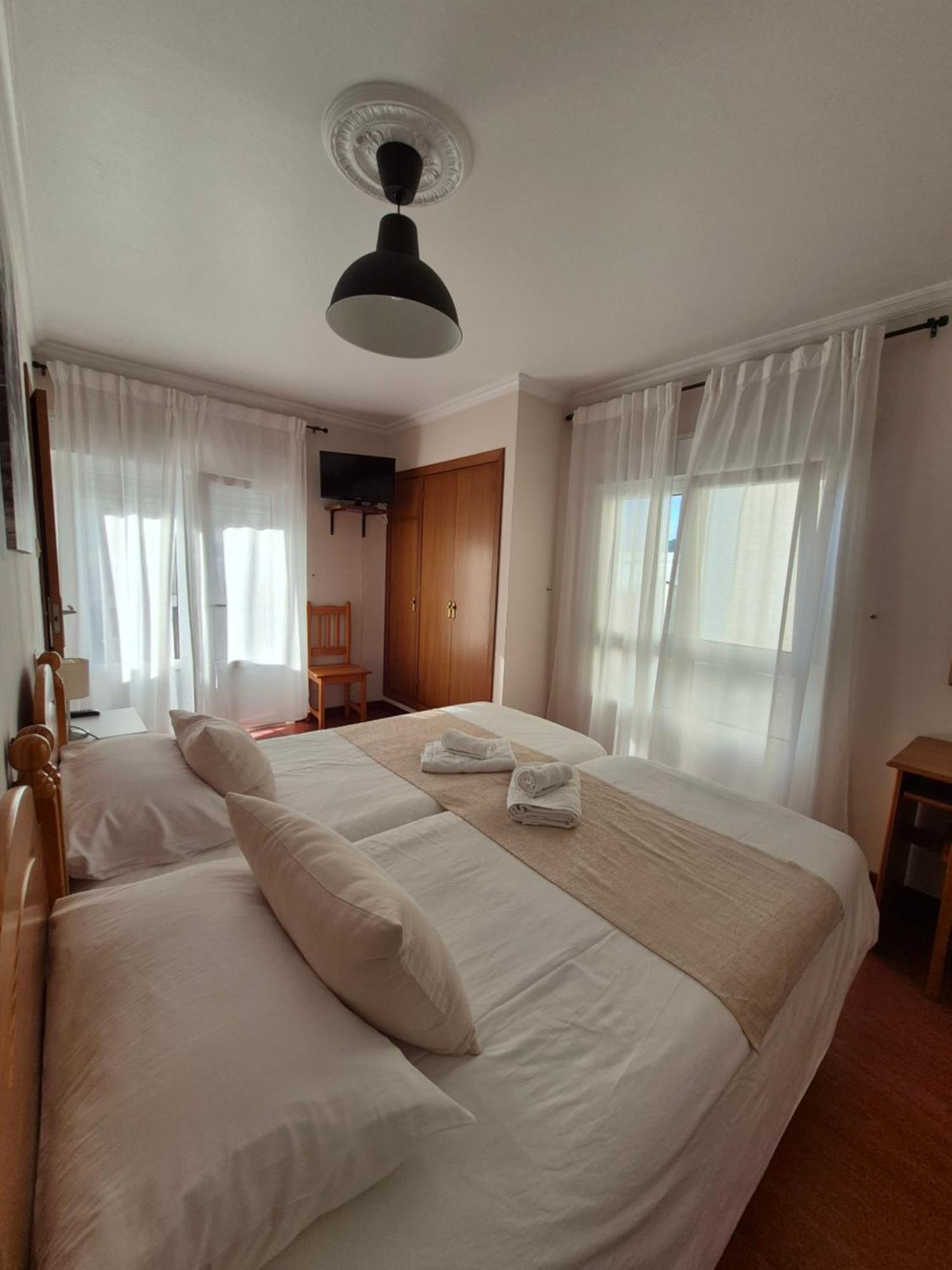 Hostal Chelsea Cedeira Luaran gambar